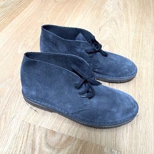 Crewcuts Suede MacAlister Boots in Navy blue. Size K4.